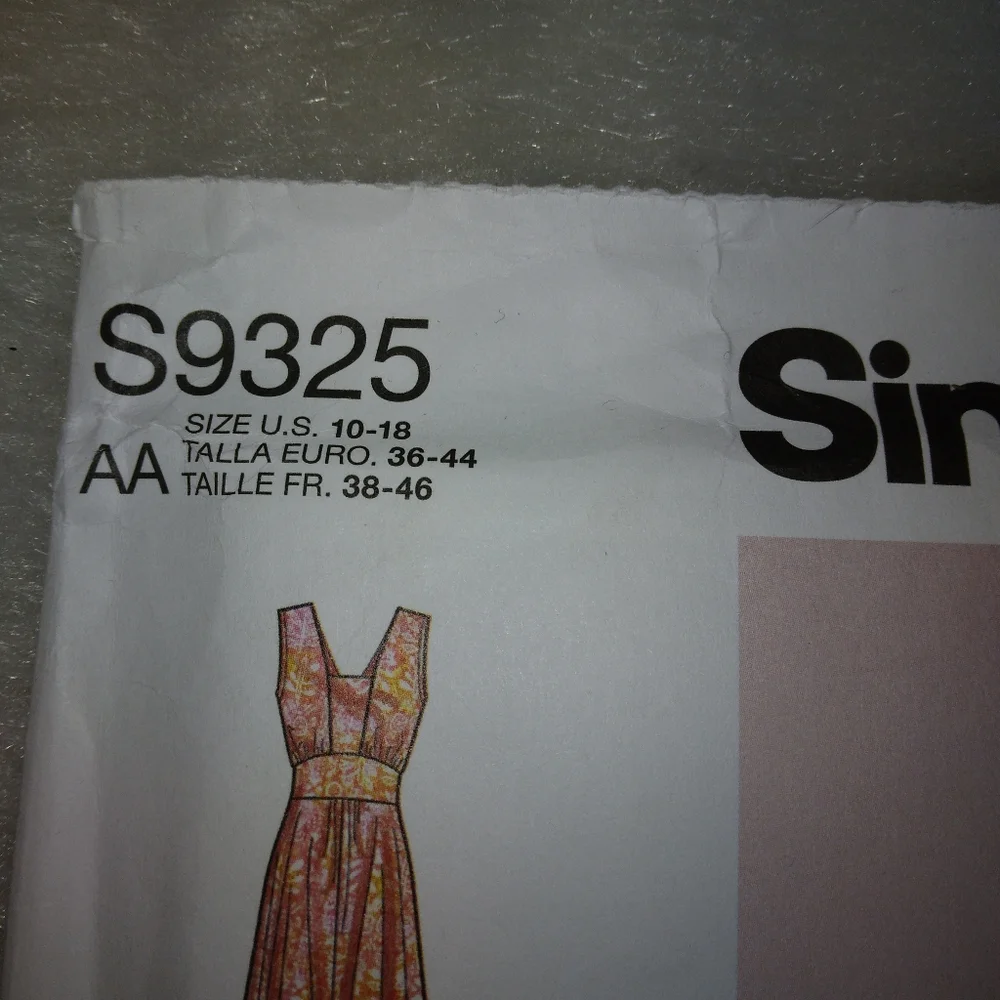 SIMPLICITY S9325 SZ 10-18 Misses dress with length and sleeve variations